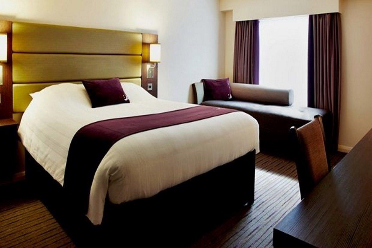 Premier Inn Poole Centre Экстерьер фото